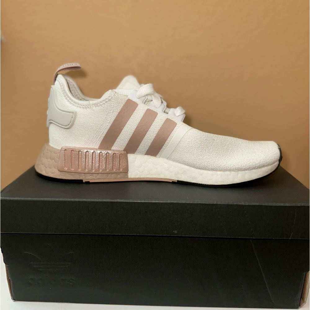 Never worn (basically new) size US 8 Adidas woman’s sneakers